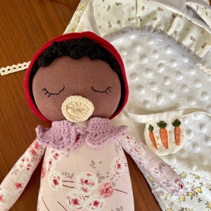 Schwarze Baby Stoffpuppe, Neugeborene Baby Puppe, Puppe mit Zubehör, Spielset für Mädchen, Enkelinnen Geschenk, 2 Jahre altes Mädchen Geschenk, Spielzeug Spielset