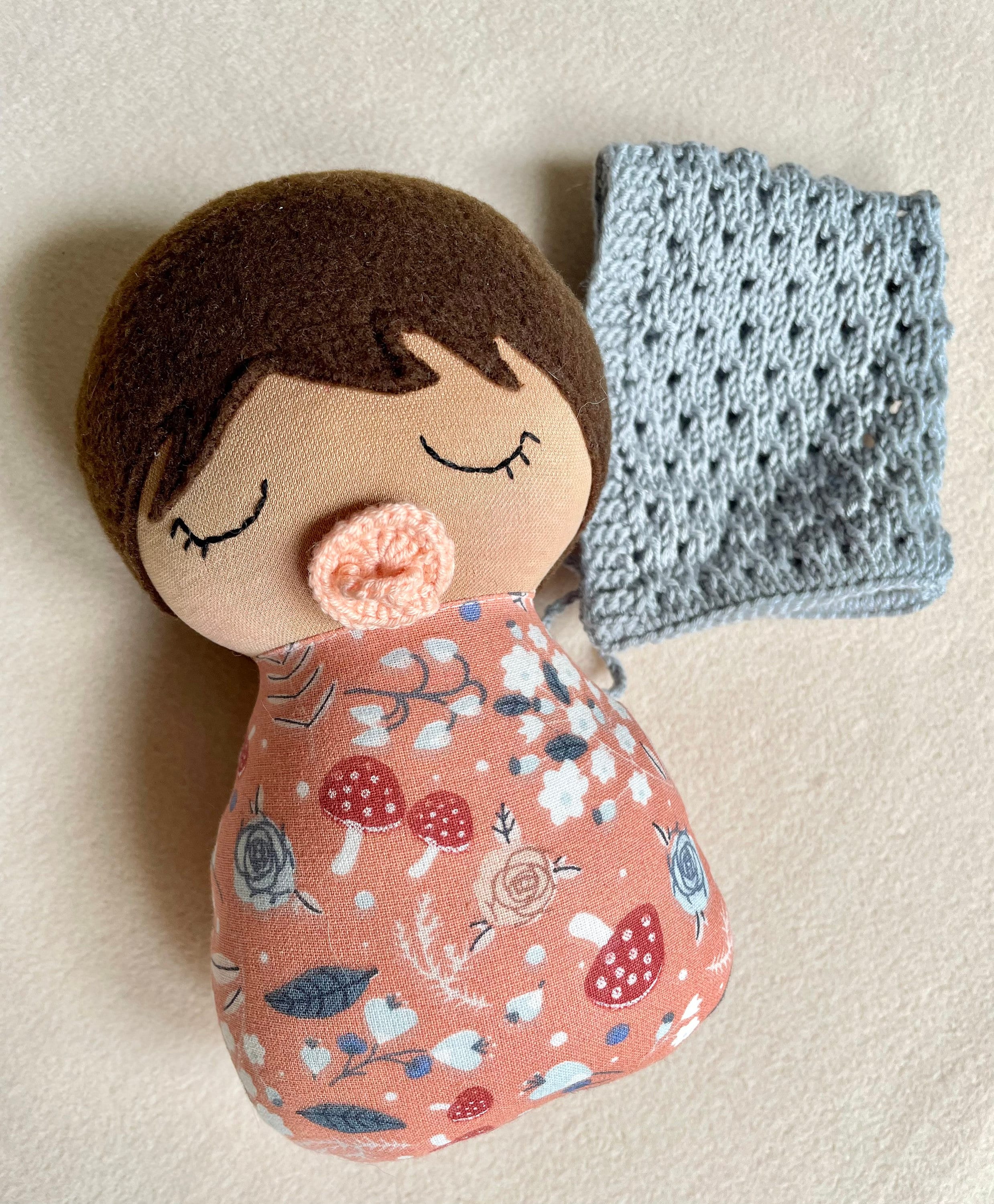  Muñeca de Trapo Personalizada - Muñecas de Trapo Vestido  Terciopelo, Regalo muñeca Trapo Bebe con su Nombre, tamaño 25 cm. en Azul o  Rosa - Muñeca Bebe 1 año y más (