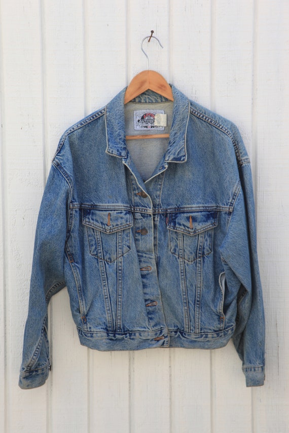 levi's medium wash denim jacket