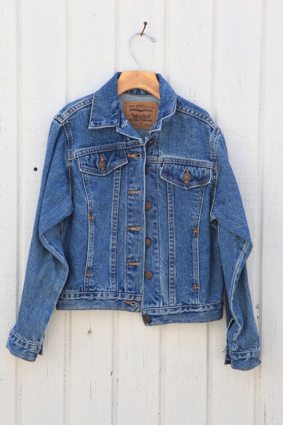 levi's medium wash denim jacket