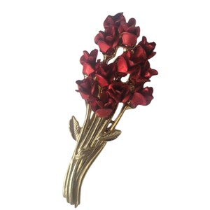 Vintage Signed DM 97 Gold-tone Red Rose Bouquet Brooch Lapel Pin
