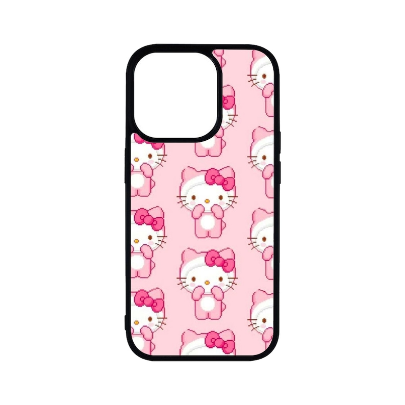 K&ouml;nnte beinhalten: Eine rosa Handyh&uuml;lle mit einem sich wiederholenden Muster von Hello Kitty-Charakteren. Die H&uuml;lle ist schwarz und hat einen Ausschnitt f&uuml;r die Kamera.