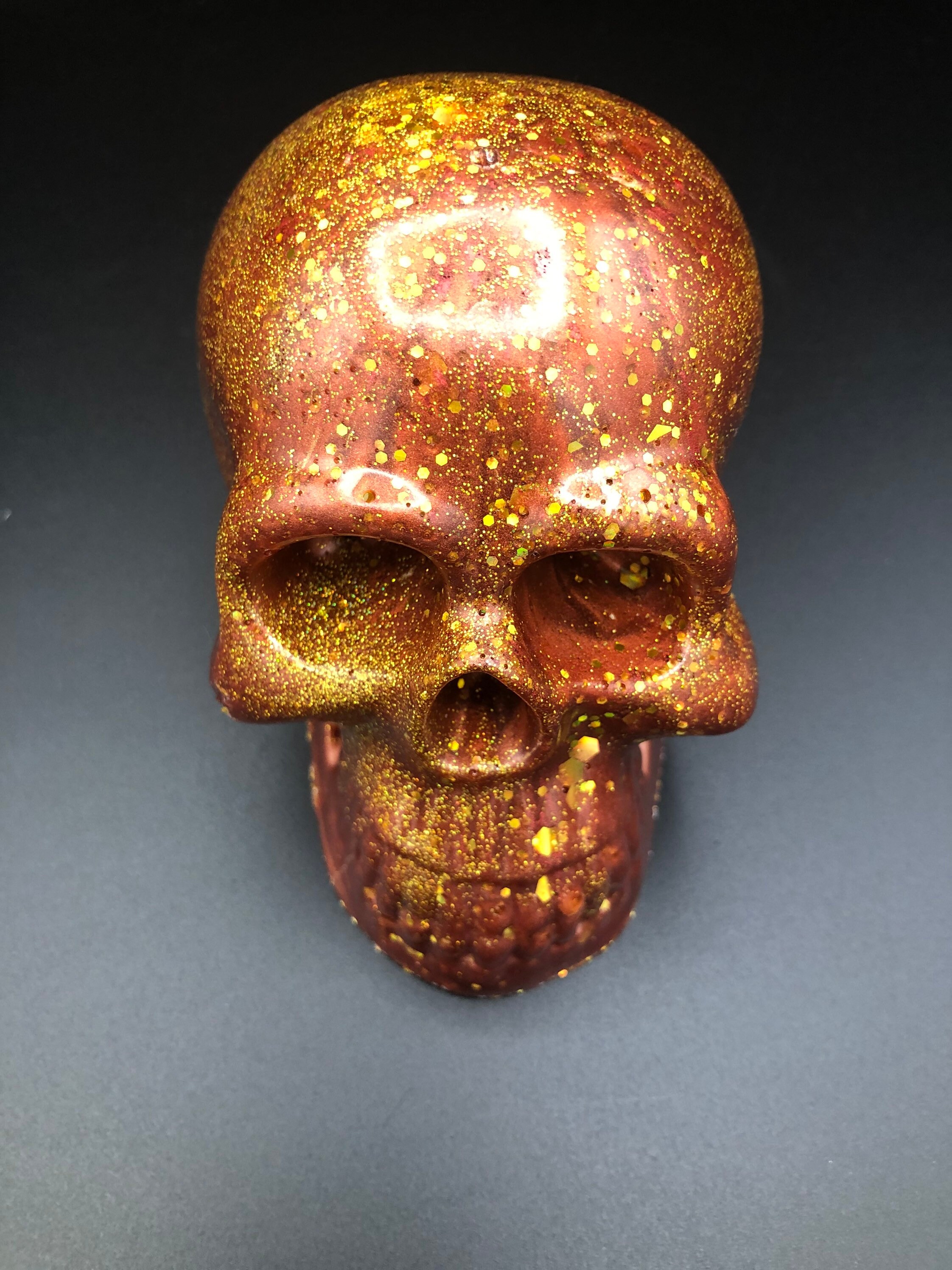 Crâne Tête de Mort Résine Mordoré et Rouge Paillettes Unique