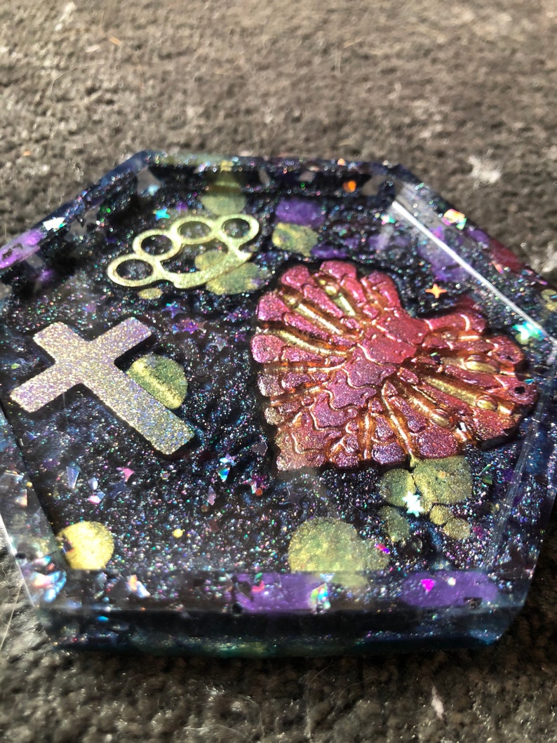 Cup has jewels or keys in resin galaxy bones kawa\u00ef heart creepy