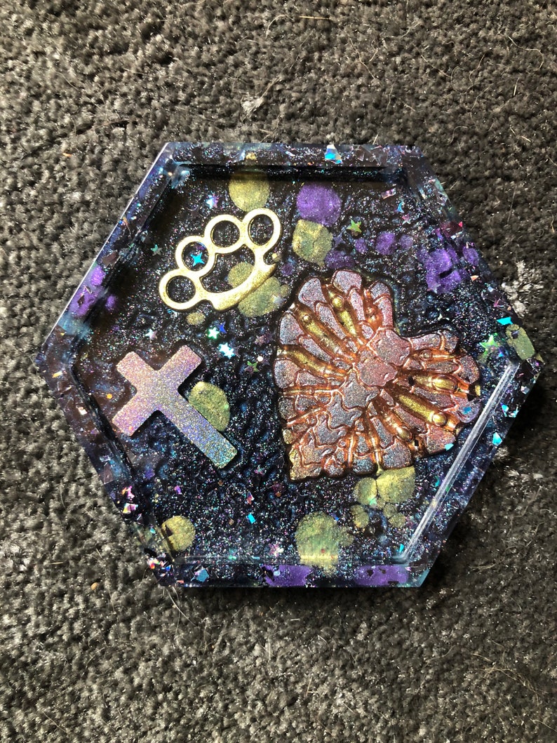 Cup has jewels or keys in resin galaxy bones kawa\u00ef heart creepy