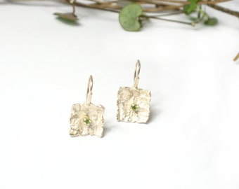 square earrings made of 925 silver and green gemstone peridot, silver earrings with irregular surface, long earrings, unique jewelry