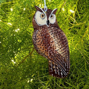 Ręcznie robiona porcelanowa wisząca ozdoba świąteczna w kształcie rogacza: prezent z Pottery Woodland