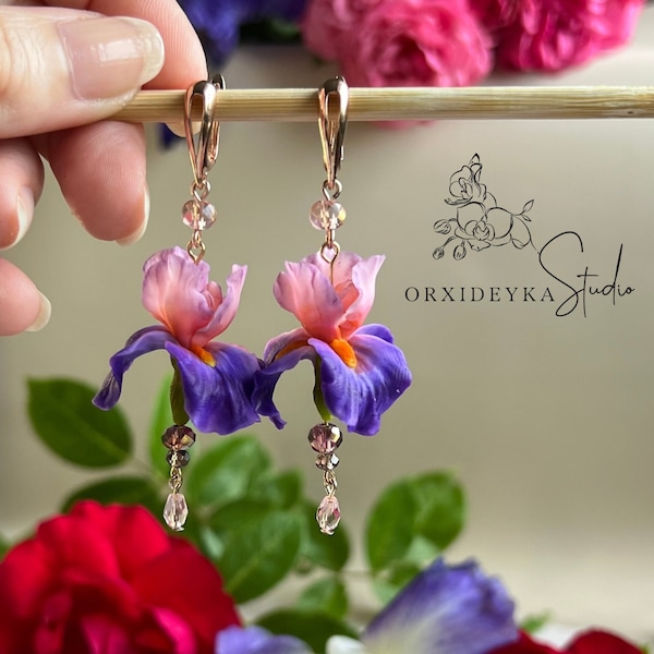 Boucles d'oreilles avec iris réalistes faits à la main, bijoux de fleurs, boucles d'oreilles en pâte polymère, boucles d'oreilles longues pendantes roses, violettes, violettes, bijoux iris