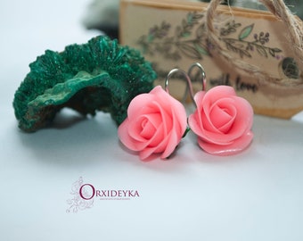 Rose earrings pink Christmas gift for her Polymer clay earrings Pink roses Flower earrings Rose jewelry Gift for sister Simple rose earrings