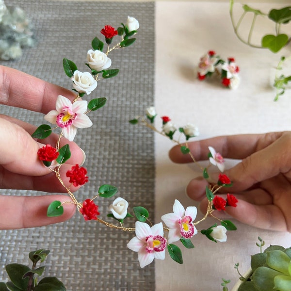 Accessoires de cheveux floraux faits main uniques pour la mariée en argile polymère. Délicat liane de cheveux vintage pour la mariée. Bijoux de mariage avec orchidées en ivoire, roses