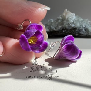 stud earrings crocus Handmade polymer clay, minimalist floral  bridal jewelry, gift for her, violet purple blue spring flower, custom order