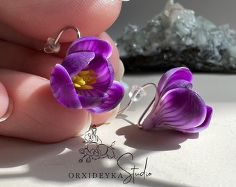 stud earrings crocus Handmade polymer clay, minimalist floral  bridal jewelry, gift for her, violet purple blue spring flower, custom order