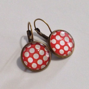 Roliga örhängen, cabochoner, slipers, stora prickar, prickar, röda och vita