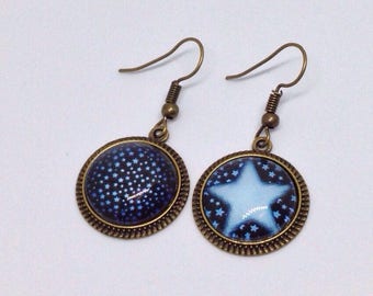 Boucles d'oreilles cabochons, étoiles, bleu, dépareillées