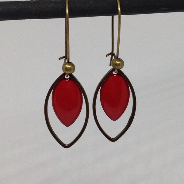 Boucles d'oreilles sequin émaillé pendantes , rouge, minimaliste, sequin émaillé