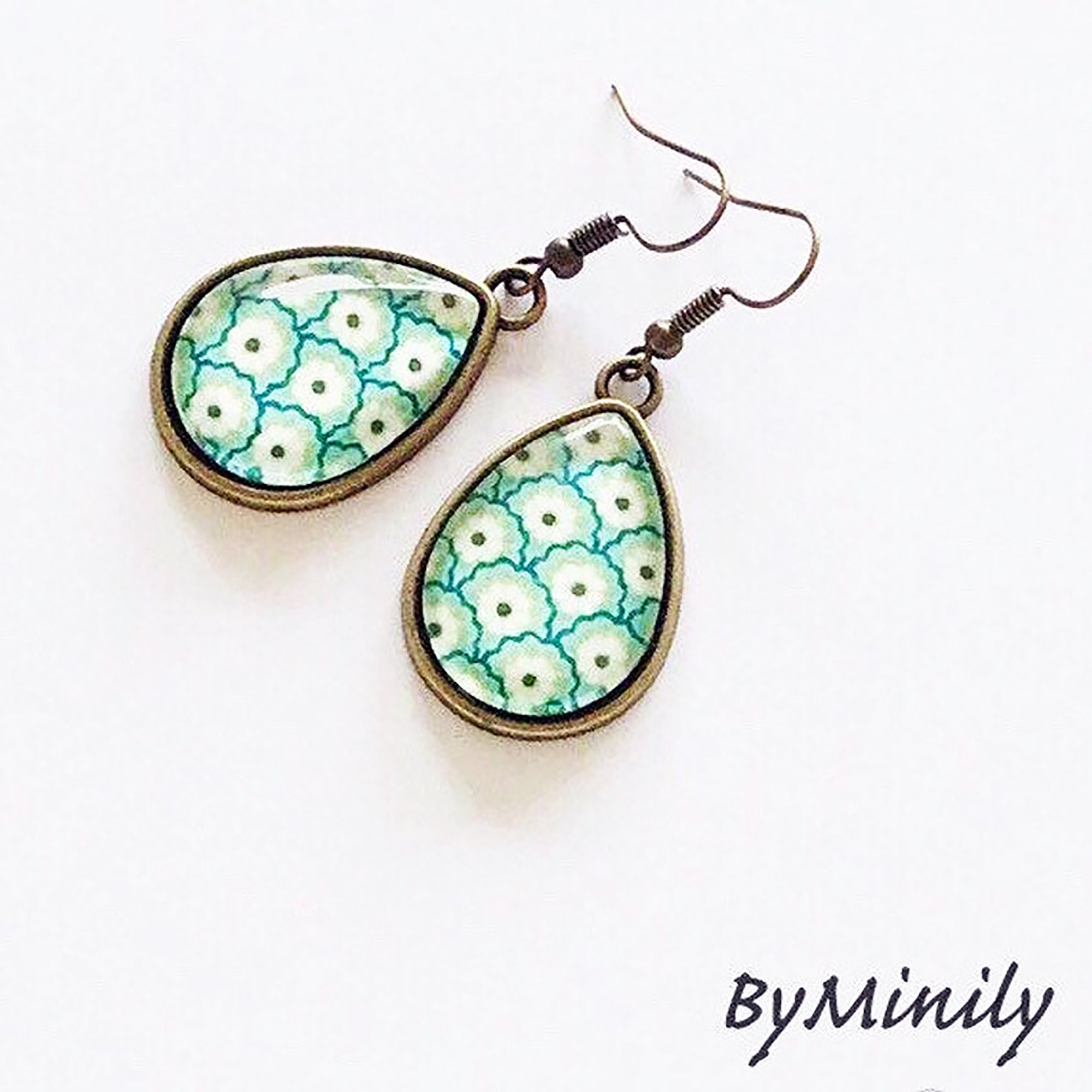 Boucles D'oreilles Vintage Vertes Courtes - Verre Et Alliage - Pièce Artisanale Unique