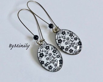 oval cabochon earrings, oval pendants, flowers, black and white