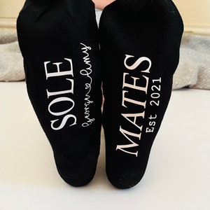 Calcetines Solemate, Calcetines de Pareja, Regalo de Boda y Aniversario, Algodón de 2 Años, Nombre y Fecha, Calcetines Hombres, Calcetines Mujeres, Mono Calcetín imagen 1