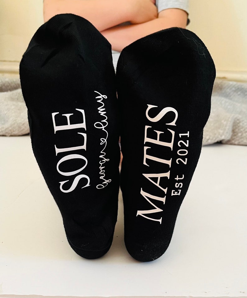 Calcetines Solemate, Calcetines de Pareja, Regalo de Boda y Aniversario, Algodón de 2 Años, Nombre y Fecha, Calcetines Hombres, Calcetines Mujeres, Mono Calcetín imagen 1