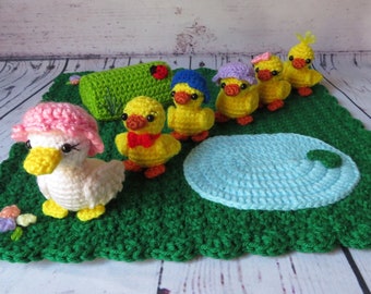 Duck Play Set Crochet Pattern with instructions for ducklings, mother duck and play mat - Easy to carry and store, DIY Make your own