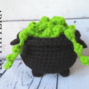Witch&#39;s Cauldron, PDF Crochet Pattern in English, 3&quot; high, removable &quot;bubbles&quot;
