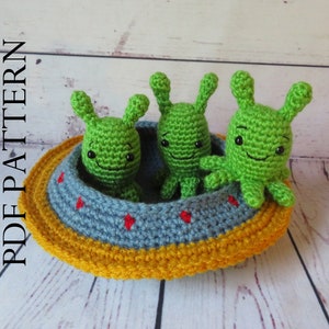 Crochet Aliens and Flying Saucer - Very minimal sewing - PDF Crochet pattern - DIY - Instructions to make your own!