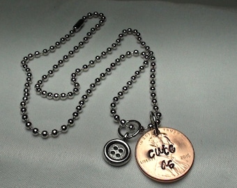 Lucky Penny-ketting gestempeld "CUTE AS" met BUTTON-bedel, geluksbrenger, geluksbrenger, meisjescadeaus, ketting, sieraden, munten, kinderketting