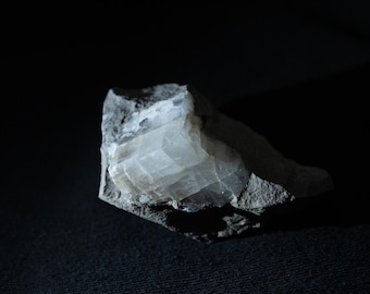 Calcita natural en piedra caliza / Ejemplar mineral en bruto / Colección de cristales / Decoración geológica