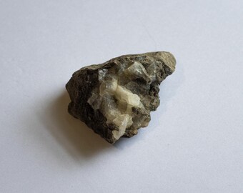 Calcita natural en piedra caliza / Ejemplar mineral en bruto / Colección de cristales / Decoración geológica