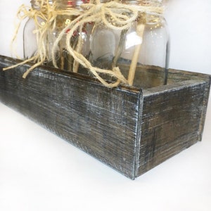 Titular de correo de tarjeta de Navidad de camión rojo vintage, Caja de tarro de albañil de vacaciones de granja, Caja de Feliz Navidad, Bandeja de madera envejecida imagen 10