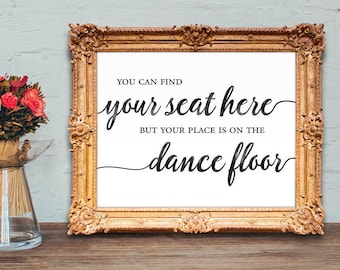 Signe de carte d&#39;escorte de mariage - Vous pouvez trouver votre siège ici mais votre place est sur la piste de danse - signe de carte de place de mariage - 8x10 - 5x7 PRINTABLE