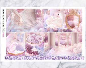 Può includere: Un foglio di adesivi per planner digitale con uno schema di colori rosa pastello, viola e bianco. Gli adesivi presentano una varietà di immagini, tra cui un cigno, una scala, un cristallo e una rosa.