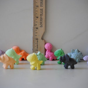 Dinosaurs sidewalk chalk party favors gifts set 15 chalks with 3 different dinos