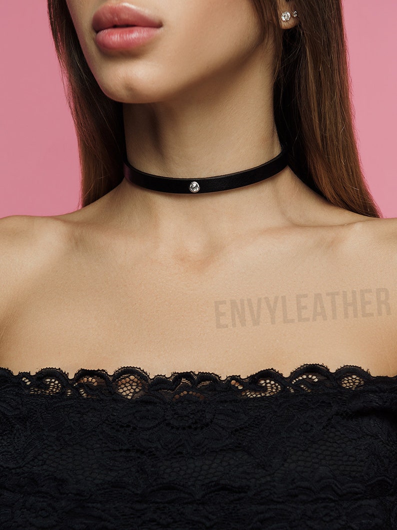 Plain leather choker Clearance