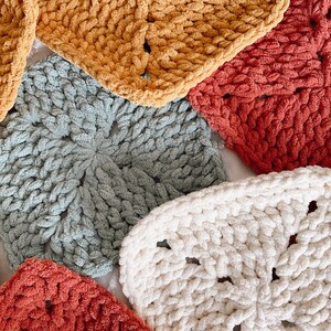 Granny Squares Chunky Blanket | Crochet Pattern | Video tutorial + diagram | 5 sizes | Beginner-friendly | Instant Download image 5
