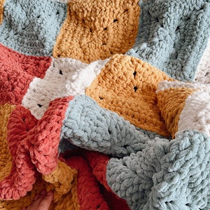 Granny Squares Chunky Blanket | Crochet Pattern | Video tutorial + diagram | 5 sizes | Beginner-friendly | Instant Download image 2