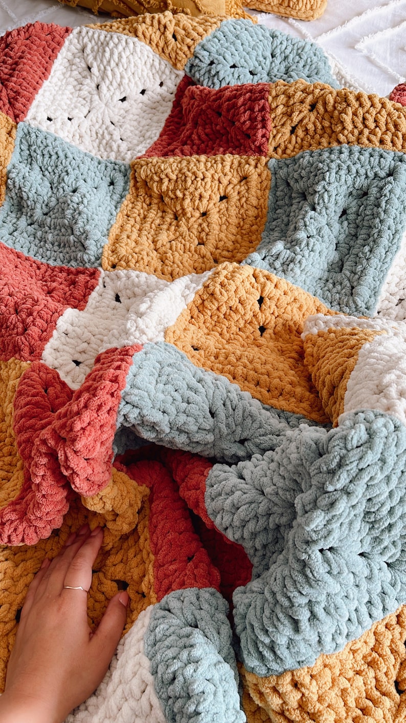Granny Squares Chunky Blanket | Crochet Pattern | Video tutorial + diagram | 5 sizes | Beginner-friendly | Instant Download image 2