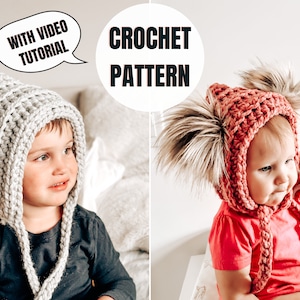 Könnte beinhalten: Zwei Kinder tragen gehäkelte Mützen mit langen Bändern. Die Mütze links ist grau und die Mütze rechts ist rosa mit zwei flauschigen Bommeln. Der Text "CROCHET PATTERN" befindet sich in einem Kreis über dem Bild. Der Text "WITH VIDEO TUTORIAL" befindet sich in einer Sprechblase über dem Bild.