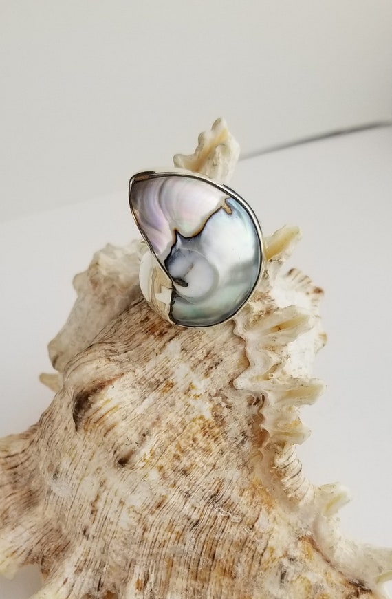 Gorgeous Shell Sterling Silver Finger Ring - Large