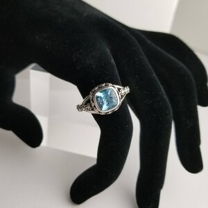 Sparkling Faceted Blue Topaz with Daisy Chain Band and Border-Sterling Silver-Finger Ring - Size 9