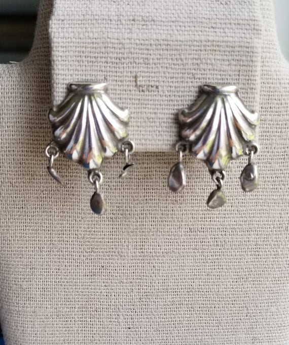 Vintage Silver Shell Design with Dangles - Screw … - image 2