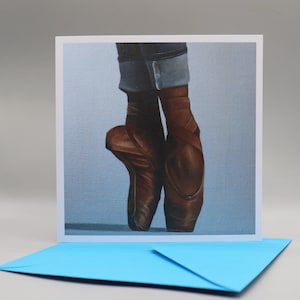Balletschoenen op punt, vierkante lege wenskaart danser op pointe, verjaardagskaarten, kunstprints, groeten door Britse kunstenaar