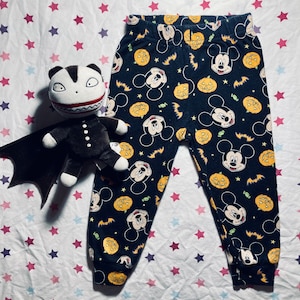 Vampire Mickey’s Not-so-Scary Halloween leggings, size 2T (gently worn)