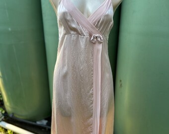 Vintage 1950s style nude pink sexy S Chemise