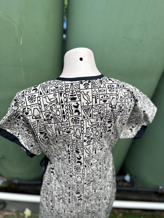 Groovy Egyptian Hieroglyphics print S-L cotton 19… - image 5