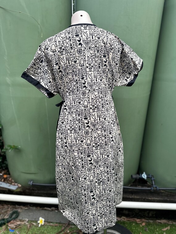 Groovy Egyptian Hieroglyphics print S-L cotton 19… - image 4