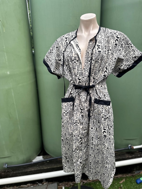 Groovy Egyptian Hieroglyphics print S-L cotton 19… - image 10