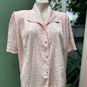Vintage L pastel pink 1980s embossed satin  blouse