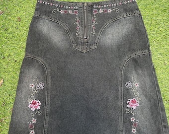 Mary-Kateandashley Y2 XS-S embroidered grey black denim skirt