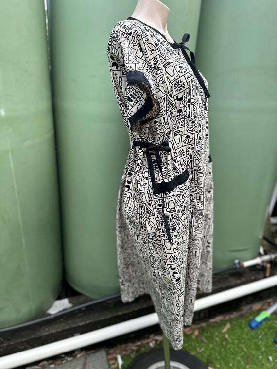 Groovy Egyptian Hieroglyphics print S-L cotton 19… - image 2